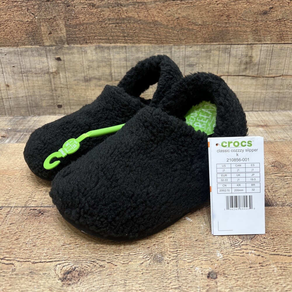 Crocs Classic Cozzzy Slipper Kids Black Clogs Fuzzy Size J1 NEW!